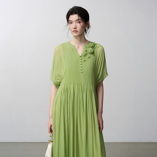 【林栖设计小店】手工钉花|手捏花桑蚕丝压褶垂感2026夏新款连衣裙两件套T1962001 商品图2