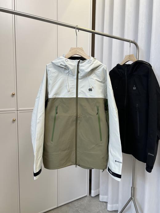 点此购买 可隆春秋季男女款登山徒步冲锋衣外套 bk 341326 商品图2