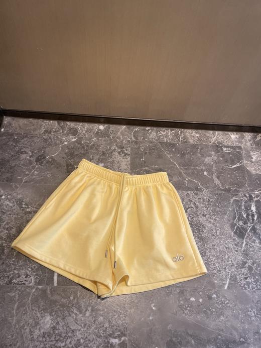 点此购买 Alo春夏季女士亮标休闲毛圈纯棉短裤 cxy 341306 商品图6