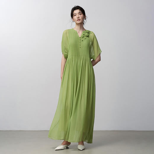 【林栖设计小店】手工钉花|手捏花桑蚕丝压褶垂感2026夏新款连衣裙两件套T1962001 商品图1