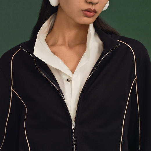 尹默质感落肩袖休闲外套 商品图3