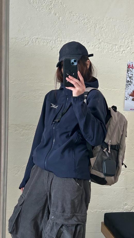 点此购买 始祖鸟春秋季男女款软壳连帽户外防风运动服冲锋衣 ggd 341260 商品图7