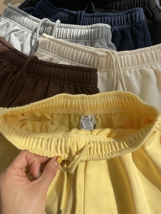 点此购买 Alo春夏季女士亮标休闲毛圈纯棉短裤 cxy 341306 商品图11