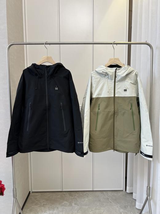 点此购买 可隆春秋季男女款登山徒步冲锋衣外套 bk 341326 商品图0