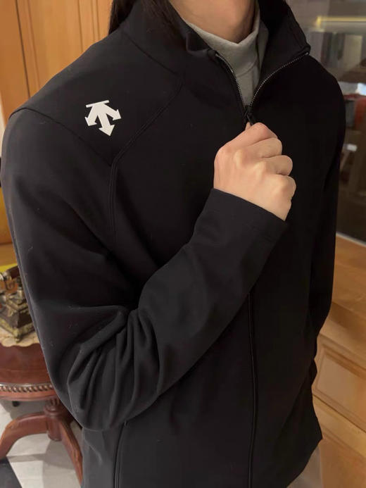 点此购买 迪桑特TRAINING系列男士综训训练针织运动上衣外套 LL 341283 商品图5