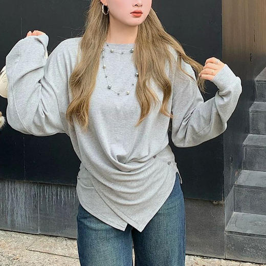 雀说 微胖mm 解构美学 显瘦收腰长袖T恤女交叉门襟宽松廓形上衣 WAL15865 商品图1