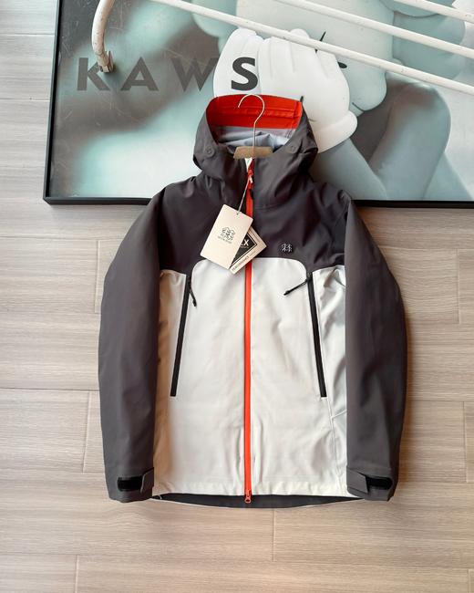 点此购买 可隆春秋季男女款硬壳压胶冲锋衣 hbj 341402 商品图3