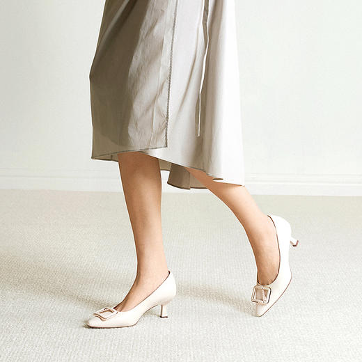 【静音系列】千百度细高跟鞋女2026春季新款小猫跟扣饰浅口单鞋A26188907 商品图4