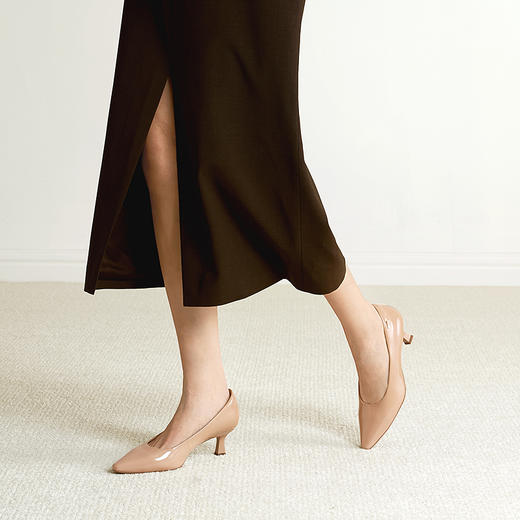 【静音系列】千百度裸色粗高跟鞋女2026春季新款尖头通勤浅口单鞋A26188909 商品图3