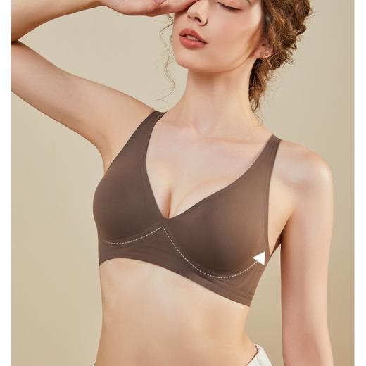 聚拢小问题 无感新升级！【梦惠妮 果冻条深v性感内衣】79/两件！无感饱满 轻弹舒适 软支撑无勒感 一片式裁剪 不留痕 立体不塌陷   #M663 商品图3