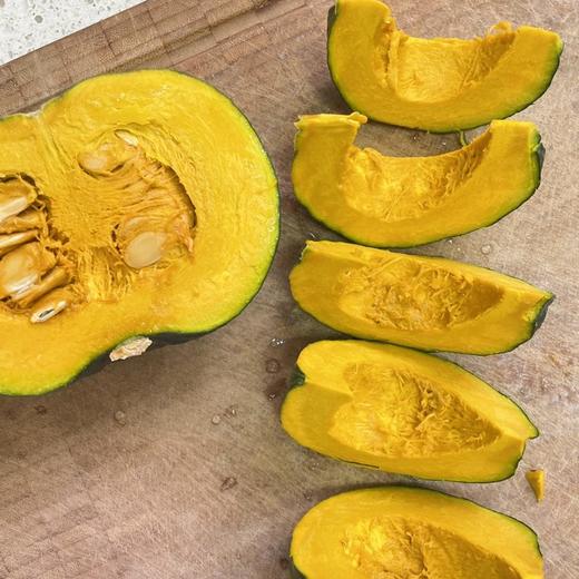 【贝贝南瓜】自家种植的日本原种黑绿小胖墩，晒足365天太阳，施有机肥，种出的【贝贝南瓜】瓜肉干香绵密，蒸熟自带南瓜香！吃起来粉糯香甜！没有纤维感，肉质细腻! 商品图4