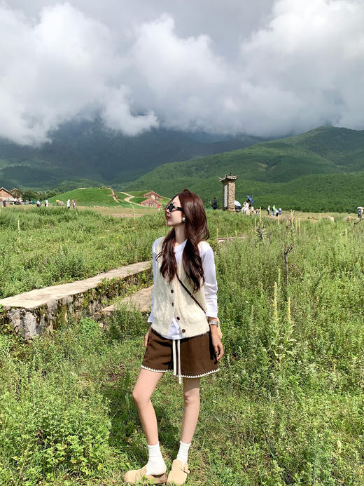 <曾小咸推荐>3.9现货秒杀 ！微信超特价！韩系2色麻花针织马甲背心 日常149.99 立减80 秒杀69.99！！咖色短裤 秒杀69.99！！ 商品图9