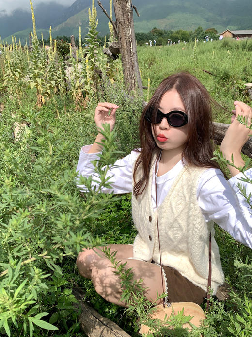 <曾小咸推荐>3.9现货秒杀 ！微信超特价！韩系2色麻花针织马甲背心 日常149.99 立减80 秒杀69.99！！咖色短裤 秒杀69.99！！ 商品图7