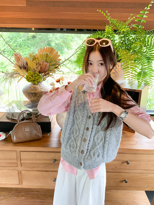 <曾小咸推荐>3.9现货秒杀 ！微信超特价！韩系2色麻花针织马甲背心 日常149.99 立减80 秒杀69.99！！咖色短裤 秒杀69.99！！ 商品图13