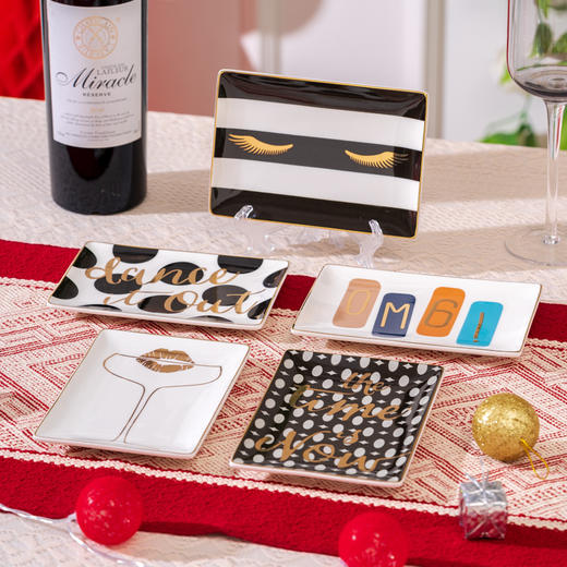 💥2折不到，低至💰9.9/个，仅此一团❗国际大牌🇺🇸🌸【RosannaRosanna描金艺术方盘】 💯真金描边，大师原创图案，复古奢美感十足 提升家居档次，亲朋好友聚餐必备❗  商品图0