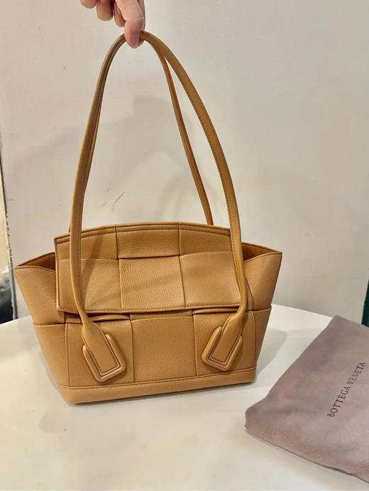 BV arco 小号 焦糖色 牛皮 斜挎包 商品图0