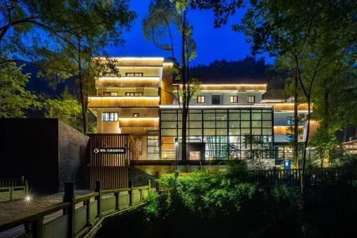 踏春福利【禅驿酒店CHAO值回归】299元享禅驿9店通兑，七里坪、黑竹沟、乐山、凤仪湾、蜀南竹海…随心玩，周末清明不加价！ 商品图1