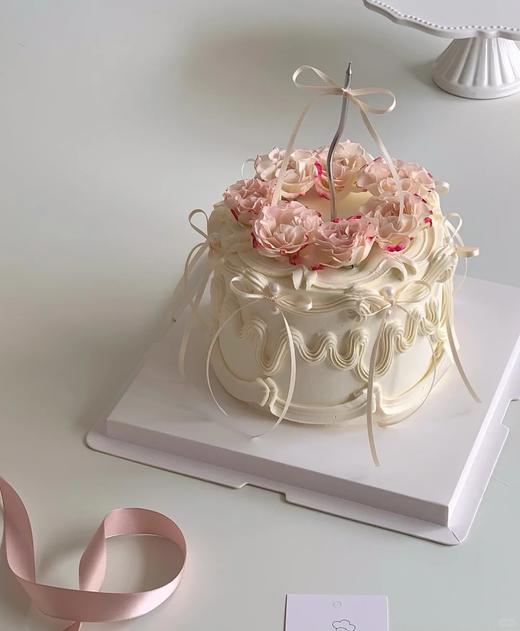 【38女神节】浪漫折射玫瑰E款蛋糕 商品图0