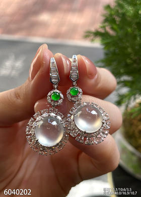 6040202，蛋面耳坠。具体价格微信咨询