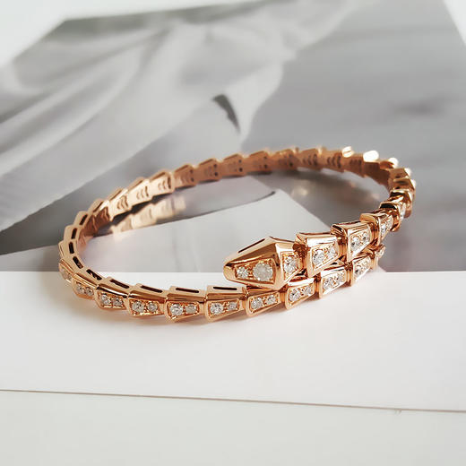 【天然正品】AU750玫瑰金简约时尚高定定制款灵蛇造型群镶钻石手镯 M号 280226HSD48 商品图2