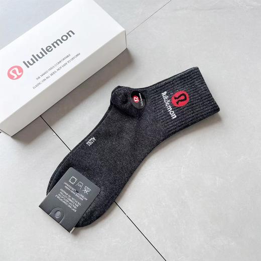 F030695春季新款运动休闲干爽透气吸湿袜子中筒五双盒装 商品图8