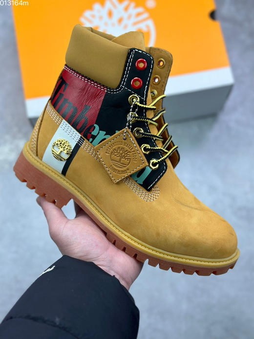 春季特惠💰500 Timberland 添柏岚/天伯伦 大黄靴 PREMIUM 系列 6Inch 典满印 logo 户外靴 简约舒适 中筒 马丁靴 男款 商品图0