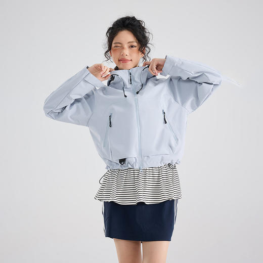 🌟【26889（女款短款）多巴胺色系冲锋夹克】情侣款冲锋夹克天花板找到了！👍同款不同版型，他穿帅气，我穿显瘦，出门就被问爆！👇 商品图5