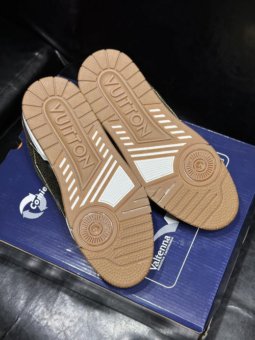 春季特惠💰650 公司级 LV 路易威登 trainer 走秀新款经典走秀新款 商品图8