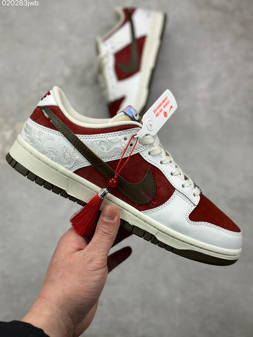 春季特惠💰400 2026新款定制限量发售❗️Nk SB Dunk Low "马年联名限定-米白酒红" 搭配同款骏马挂饰 商品图3