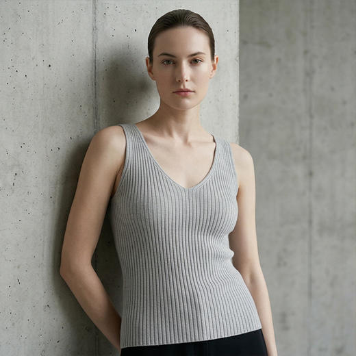 【咕咕同款】KINGDEER/KD25春夏新款气质时尚休闲圆领羊绒吊带背心 约85g L805693经典基本款/气质款/100%山羊绒鹿王 商品图9