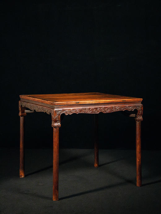 清早期	黄花梨嵌紫檀螭龙纹展腿方桌 商品图0