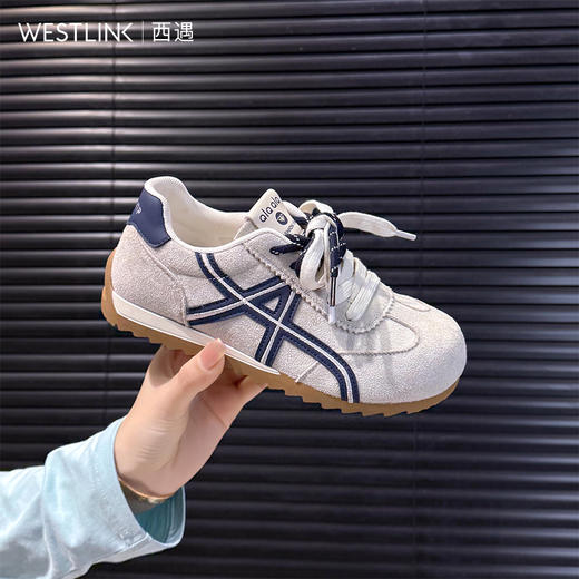 西遇复古红色内增高德训鞋女2026新款春季平底透气百搭休闲板鞋P0066298 商品图1