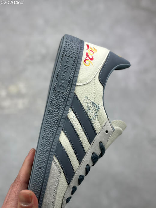 春季特惠💰420 马年限定 # AD Samba 2026 德训鞋
每个条纹嵌入马纹暗纹 商品图5
