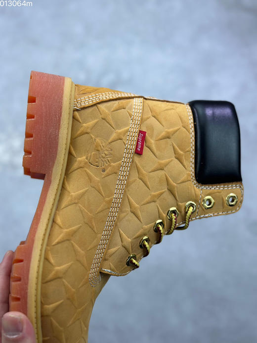 春季特惠💰500 Timberland 添柏岚/天伯伦 大黄靴 PREMIUM 系列 6Inch 典满印 logo 户外靴 简约舒适 中筒 马丁靴 男款 商品图5
