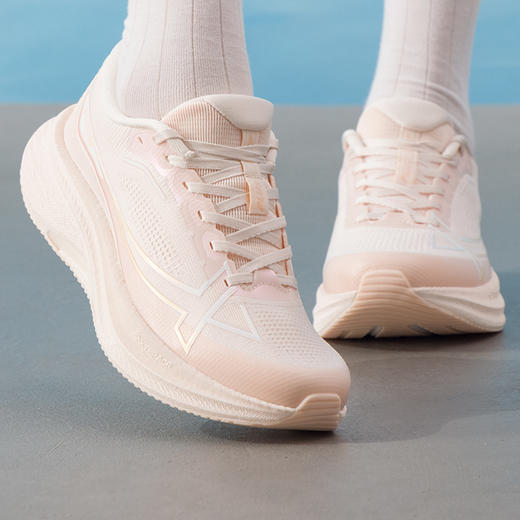 特步 两千公里3.0 plus系列 女款 跑步鞋 商品图0