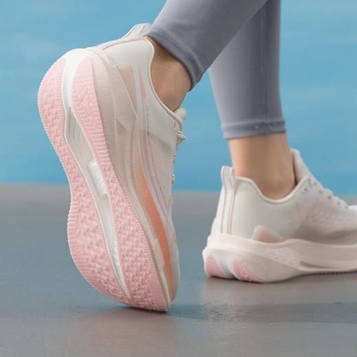 特步 两千公里5代系列 女款 跑步鞋 商品图3