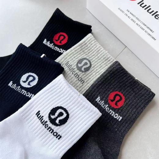 F030695春季新款运动休闲干爽透气吸湿袜子中筒五双盒装 商品图5