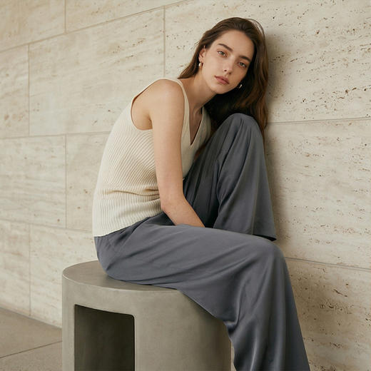 【咕咕同款】KINGDEER/KD25春夏新款气质时尚休闲圆领羊绒吊带背心 约85g L805693经典基本款/气质款/100%山羊绒鹿王 商品图4