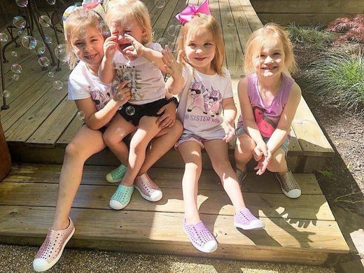 【Native儿童款/成人款洞洞鞋】疯了拼手速❗清仓💰99起❗❗第一次拿到这么惊喜的价格！给全家都安排上也不心疼❗品牌直发❗ ✅一脚蹬设计，穿脱方便 ✅环保EVA材质，轻盈防水速干 商品图1