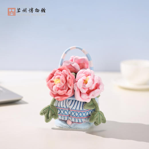 苏州博物馆 青花提篮毛绒摆件 商品图4