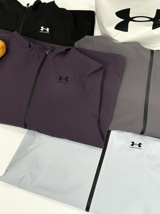 【品牌直发】安德玛亲子款防泼水连帽硬壳冲锋外套 硬壳守护 无惧风雨 一件穿三季节 Under Armour KIDS 商品图9