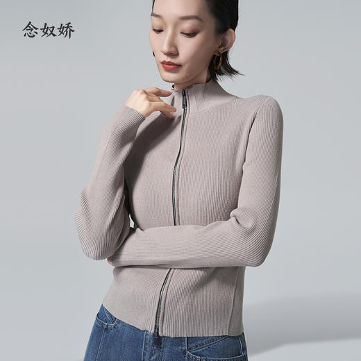 【商场同款】CNR6395 “ 浅灰色立领开衫 ” 软糯舒适 好穿好搭配 定染色系雅致好看 商品图3