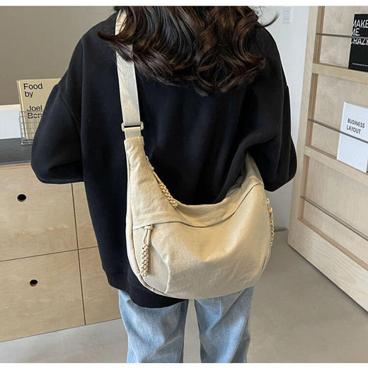 （3-5天发货）简约斜挎饺子包升级款，轻盈但巨能装，多巴胺色彩，时髦随性百搭 商品图5