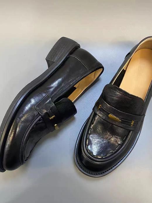 F0306132复古英伦风复古金扣氛围感百搭显腿长防滑优雅松弛感通勤圆头乐福小皮鞋 商品图3