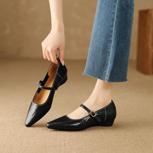 【预售5天】复古时尚坡跟浅口真皮单鞋新款一字扣带玛丽珍鞋LG&930-1771 商品图1