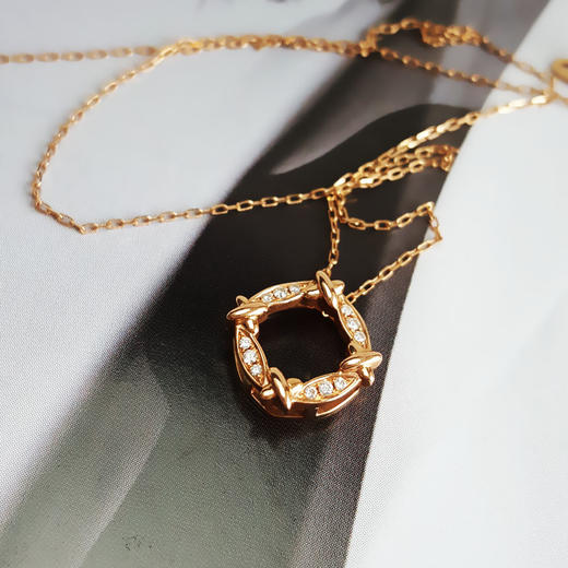 【天然正品】AU750玫瑰金简约时尚群镶钻石吊坠项链 10.2*10.2*4.7MM 链长：45CM（长度可调节）300126NJS18 商品图3