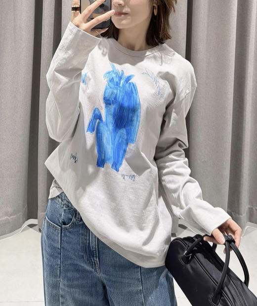 生肖小马长袖T恤 克莱因蓝小马印花 清新可爱 手绘艺术感 + 工艺细节设计感 袖口微收设计 干净利落 H 型廓形 全身材适配 商品图6