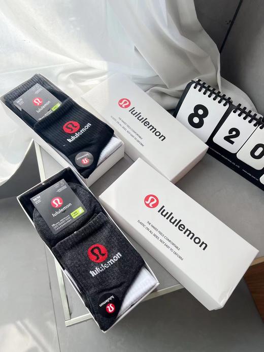 F030695春季新款运动休闲干爽透气吸湿袜子中筒五双盒装 商品图2