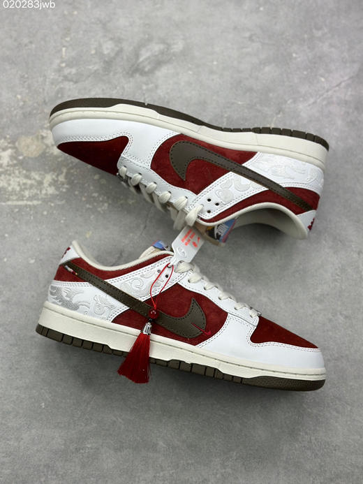 春季特惠💰400 2026新款定制限量发售❗️Nk SB Dunk Low "马年联名限定-米白酒红" 搭配同款骏马挂饰 商品图4