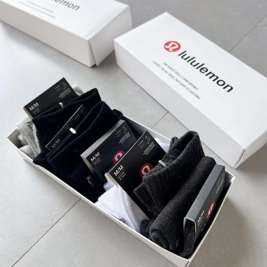 F030695春季新款运动休闲干爽透气吸湿袜子中筒五双盒装 商品图3